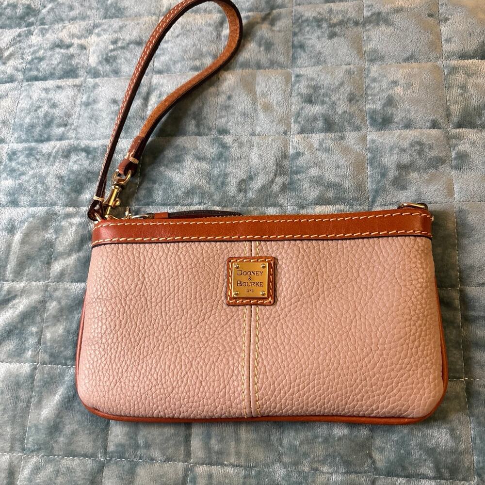 Dooney & Bourke Wristlet Taupe Leather Gold Hardware Medium Everyday NWT